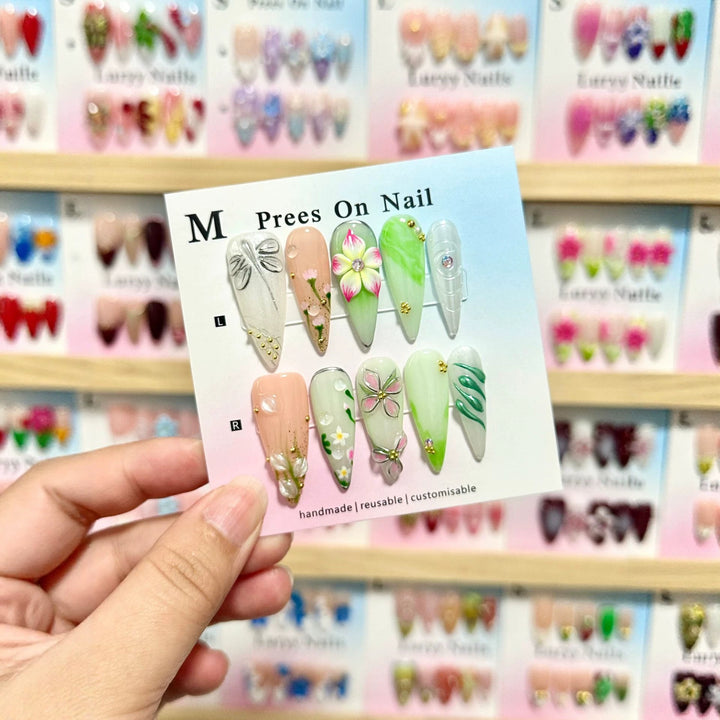 Artistic Floral Press-On Nail Set  1791773318