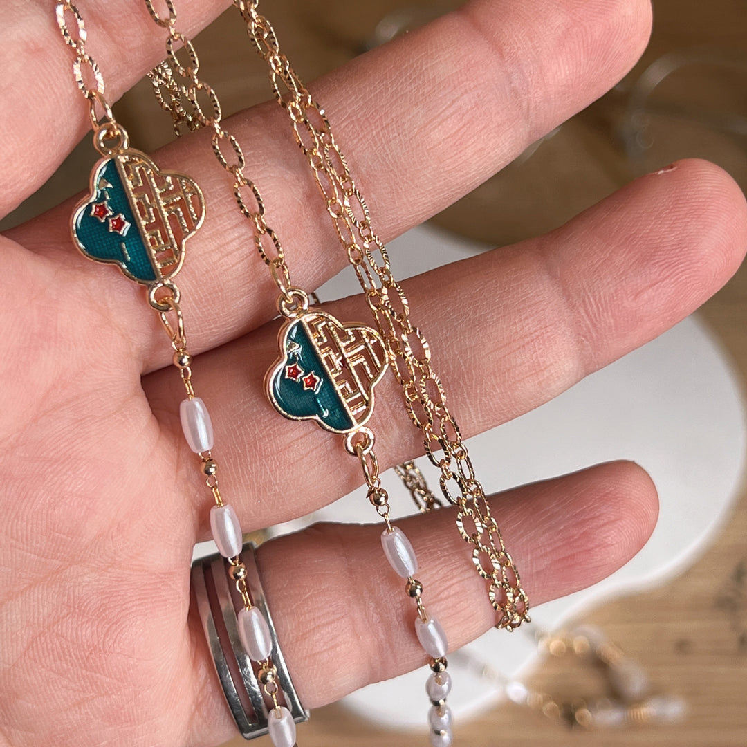 Artistic Gold-Plated Eyewear Chain with Decorative Cloud Charm Kalsten