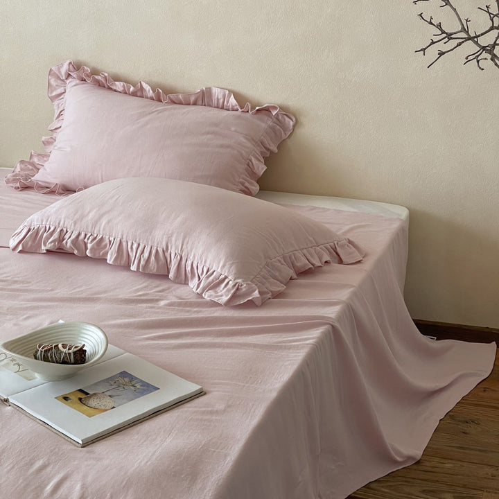 Romantic ruffled bedding set with pillowcases and fitted sheets