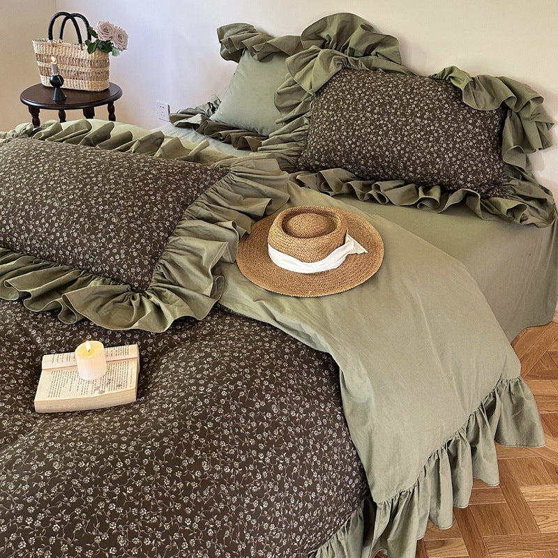 Boho-Chic bedding set with ruffles, reversible function and fine vintage floral print