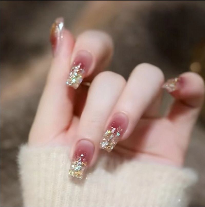 Artificial nails with sweet animal motif and elegant French tip Kalsten