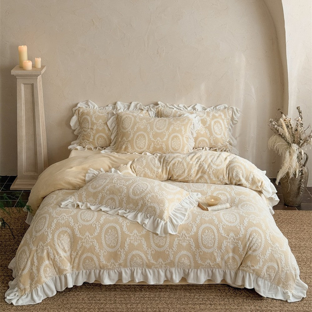 Bedding set with jacquard medallion, ruffle and extra-soft cotton blend