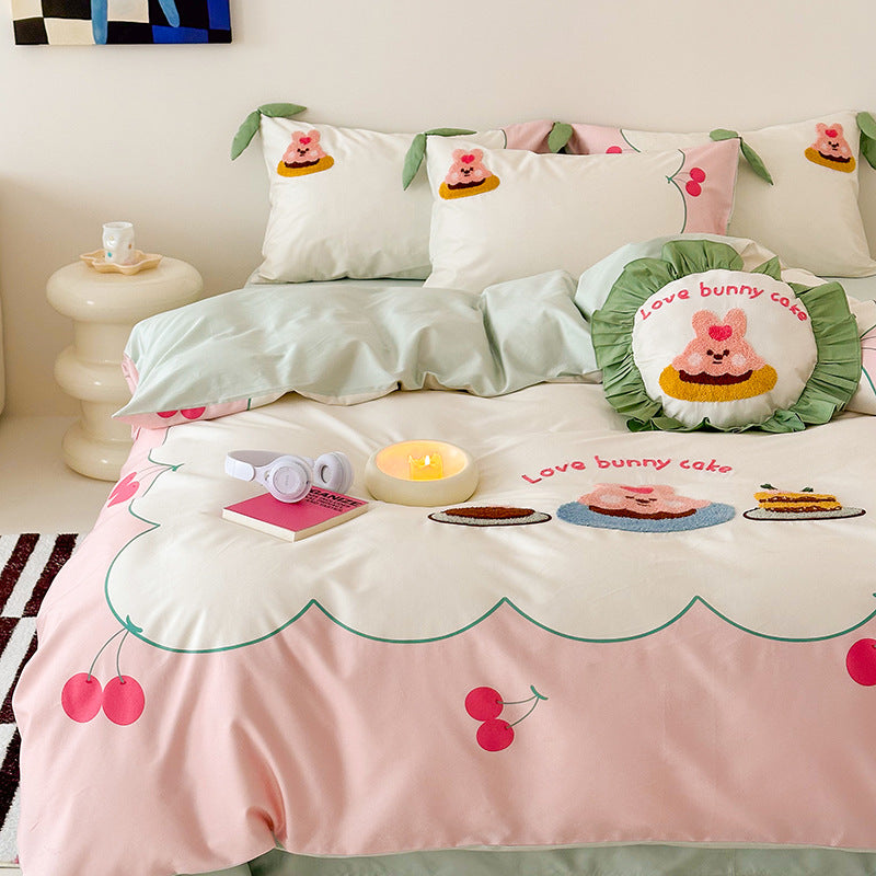 Children's bedding set with astronaut and star print, reversible function