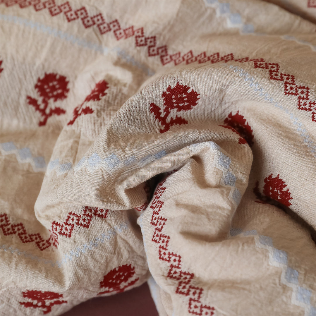 Cotton bed linen set with embroidered rose pattern and linen structure