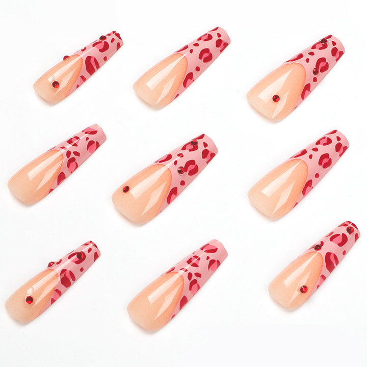 Artful nail art with leopard pattern and glitter accents Kalsten