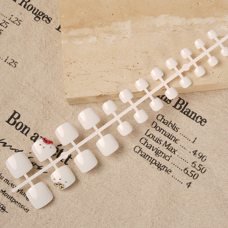 Decorative Press-On Nail Set with Elegant Accents