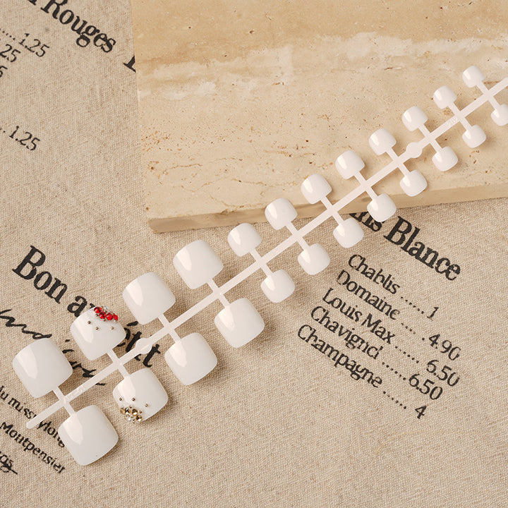 Decorative Press-On Nail Set with Elegant Accents