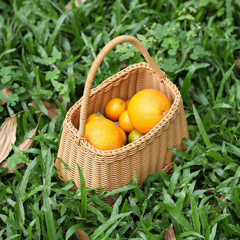 Unisex basket with ergonomic handle and natural basket weave Kalsten