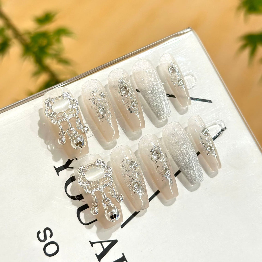 Glamorous Elegant Press-On Nail Set with Rhinestone Accents