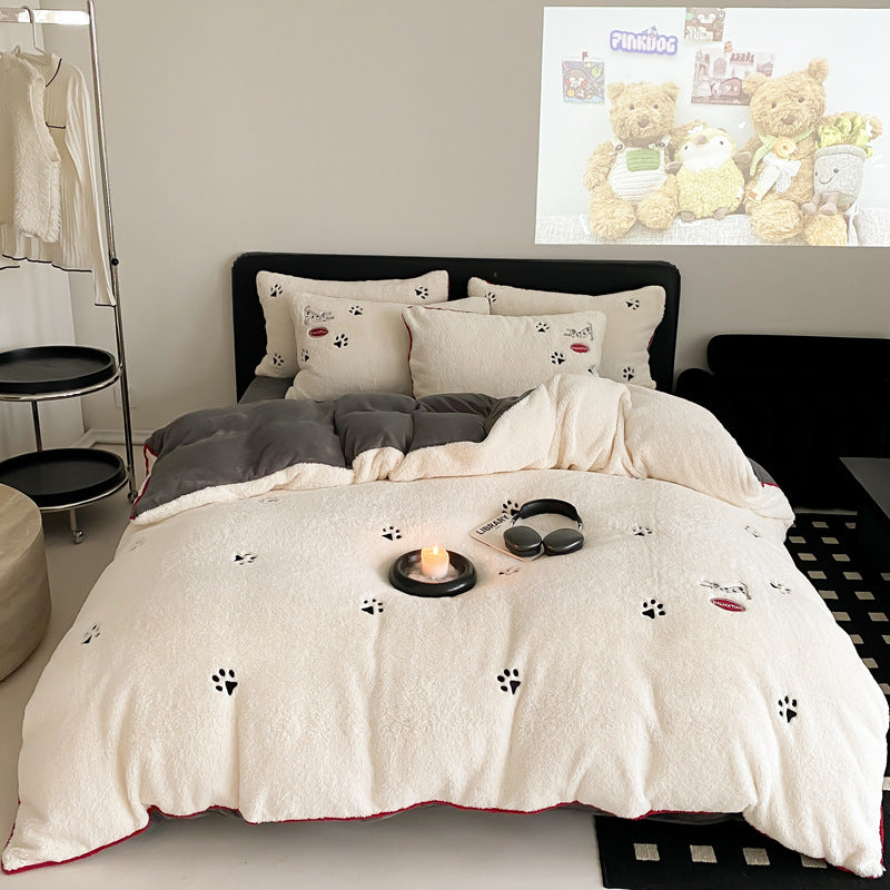 Cozy teddy fleece bedding set with colorful dots and extra soft surface