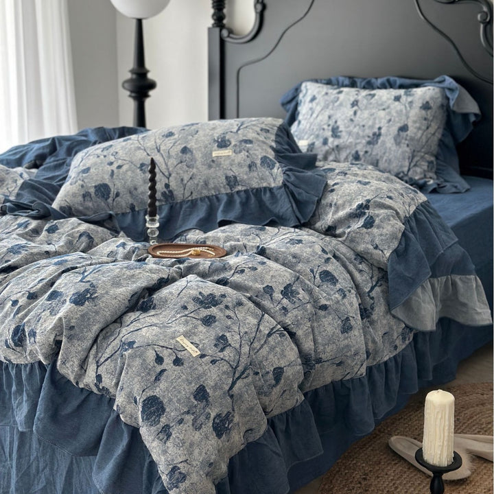 High-quality cotton bedding set with ruffles and floral quilted pattern