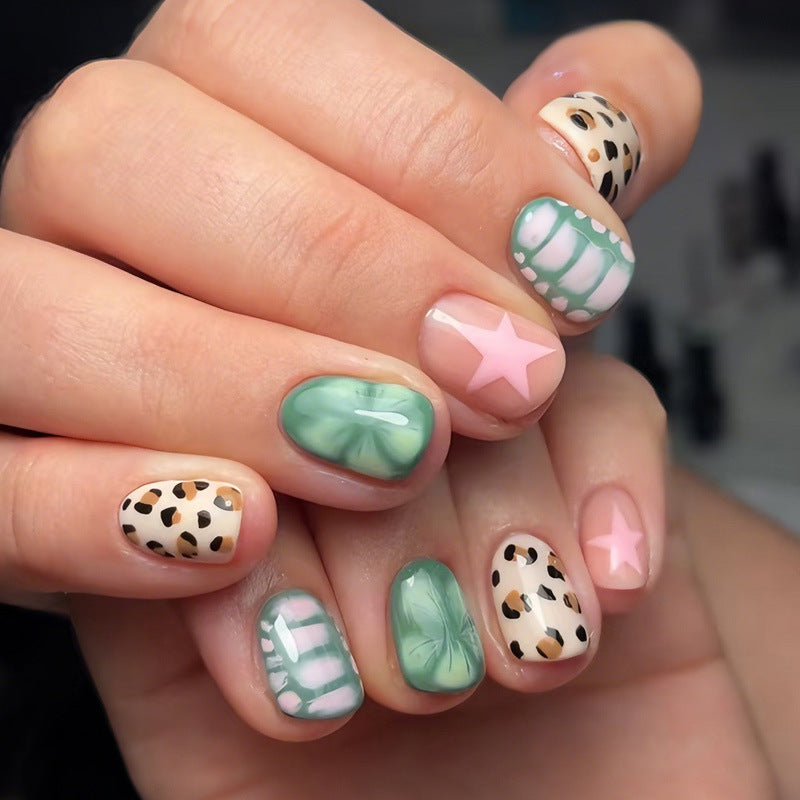 Nail kit with modern animal and flower designs Kalsten