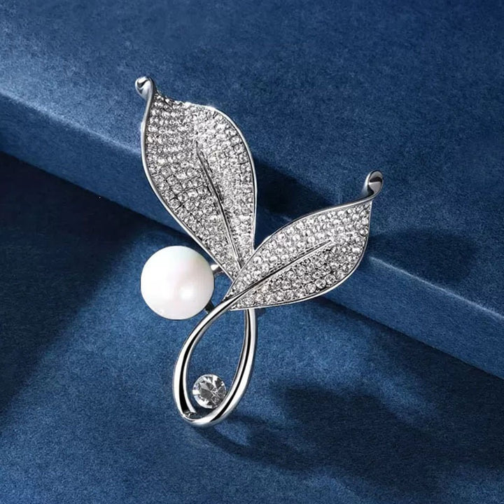 Elegant and Glamorous Brooch with Pearls and Crystals Kalsten