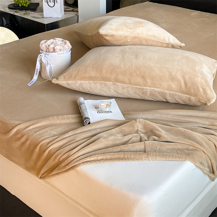 Soft microfiber fitted sheet set with velvety surface and matching pillowcases