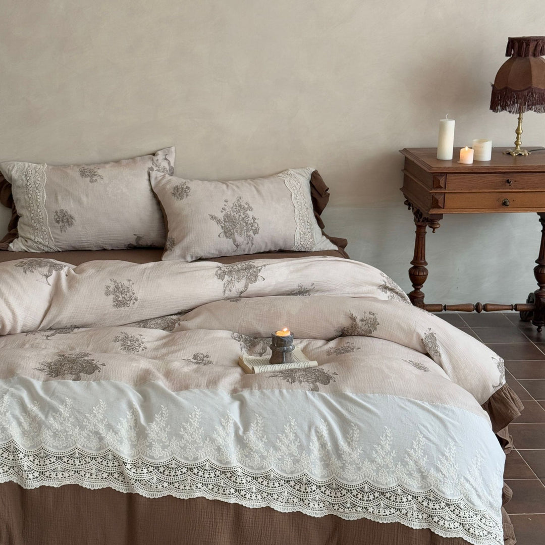 Bedding set in vintage look made of cotton-linen with lace trim and ruffle
