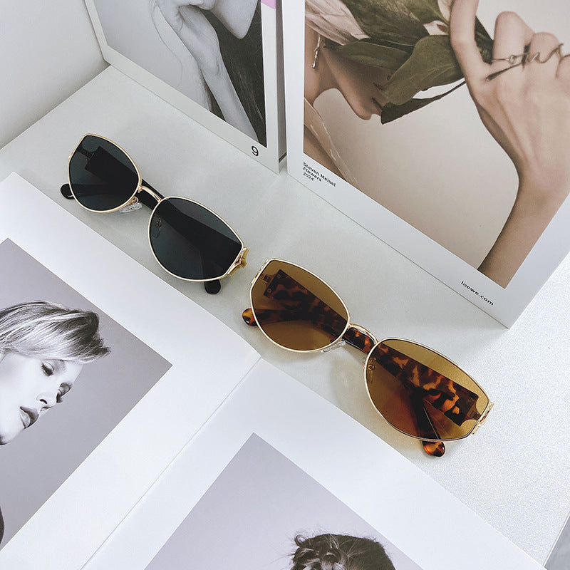 Fashionable Cat-Eye Sunglasses with Golden Frame Kalsten
