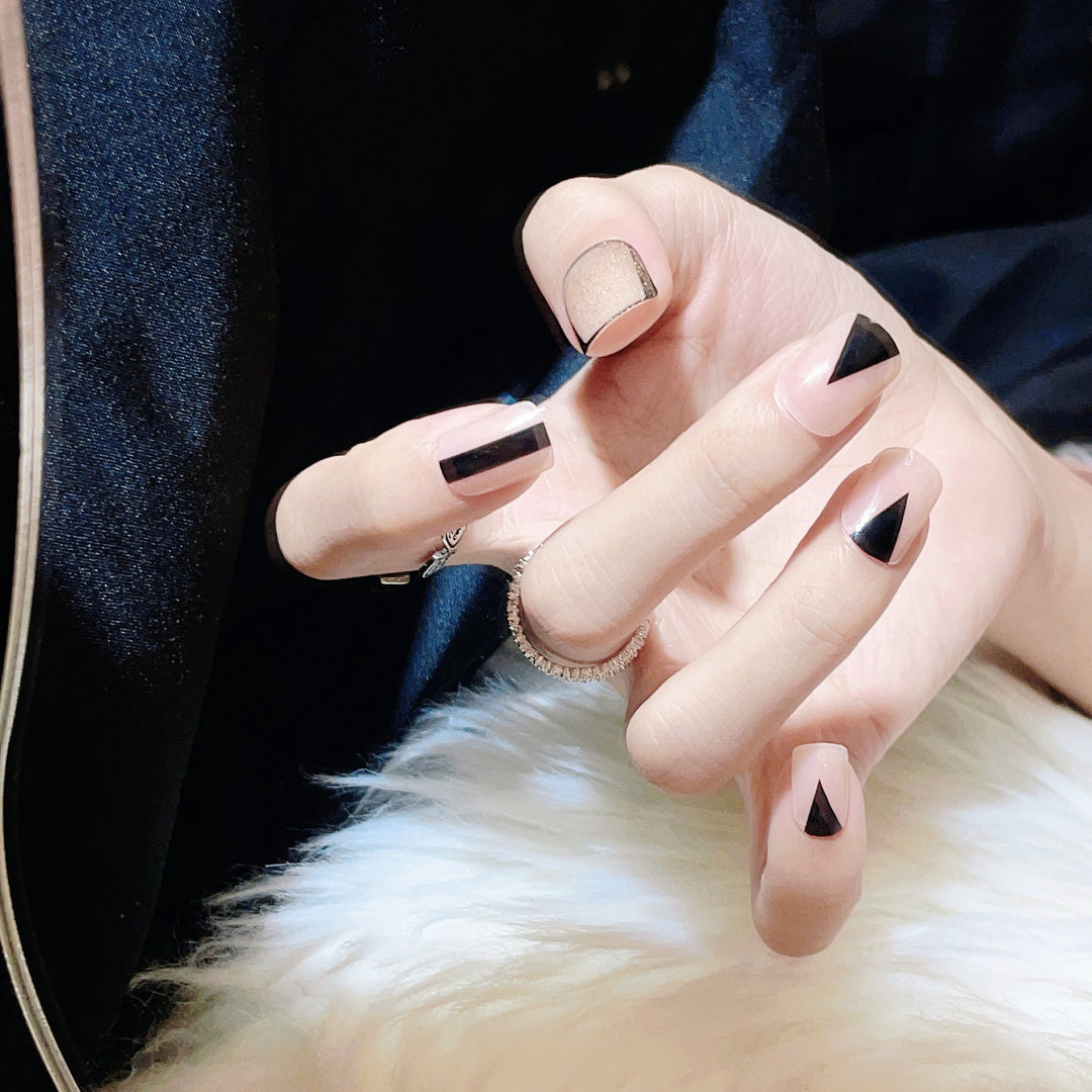 Artistic Geometric Press-On Nail Set  1791803881
