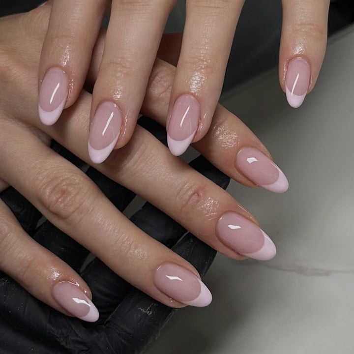 Artful stiletto nails with glitter accents Kalsten