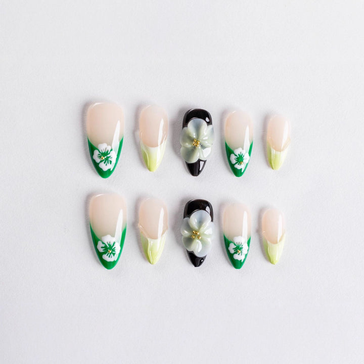 Floral Art Press-On Nail Design