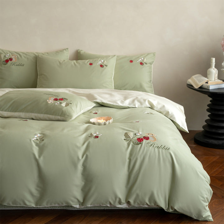 Reversible cotton bedding set with fine Christmas embroidery and satin finish reverse side