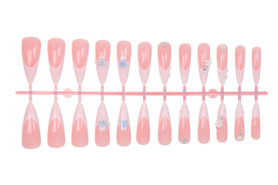 Artificial nail set with elegant tips and floral accents Kalsten