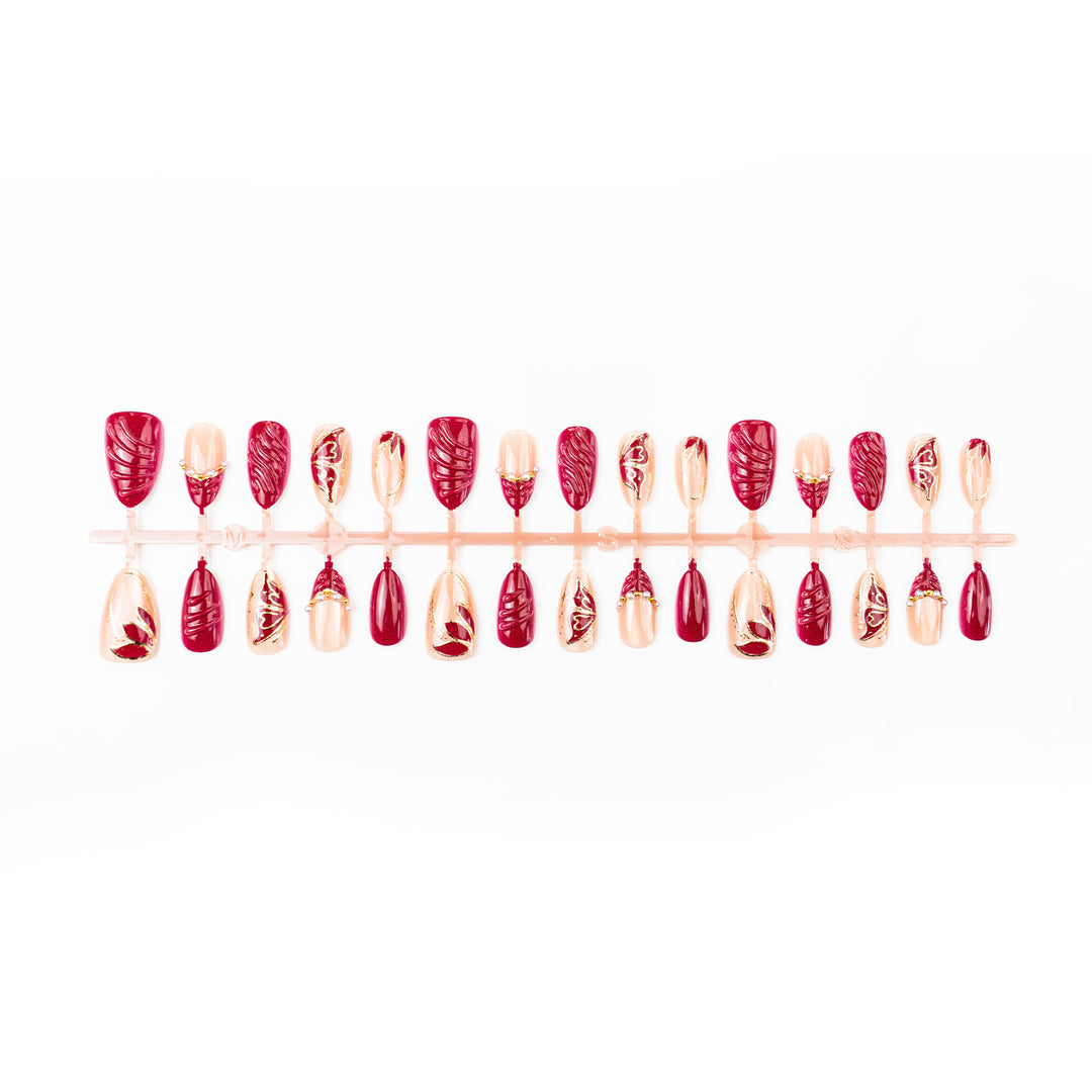 Stylish Press-On Nail Set with Elegant Gold Accents