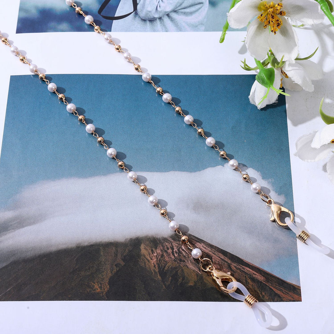Jewelry necklace with elegant pearls and golden accents Kalsten