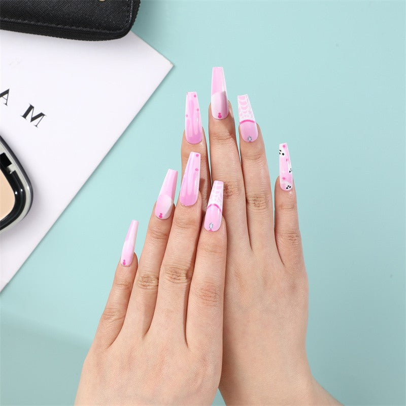 Artificial nails in a modern and elegant design Kalsten