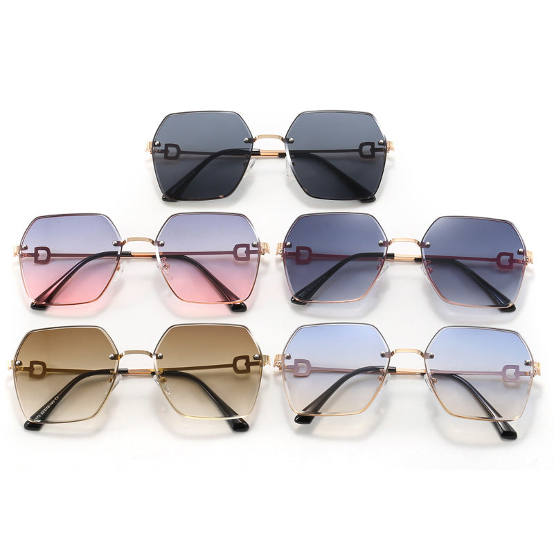Women's extravagant and modern sunglasses in an unusual design Kalsten