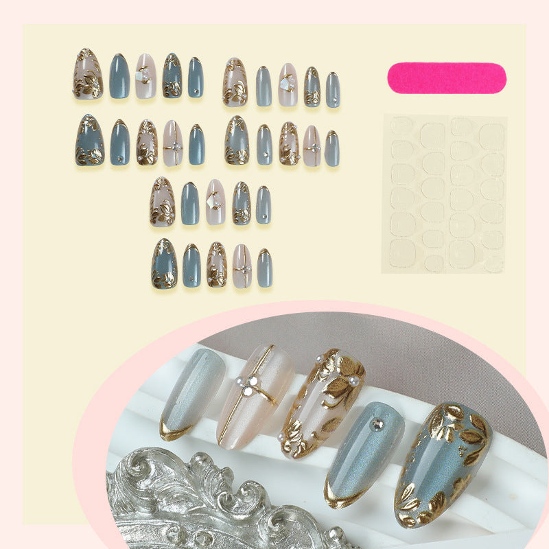 Artificial nail set with floral gold embellishments Kalsten