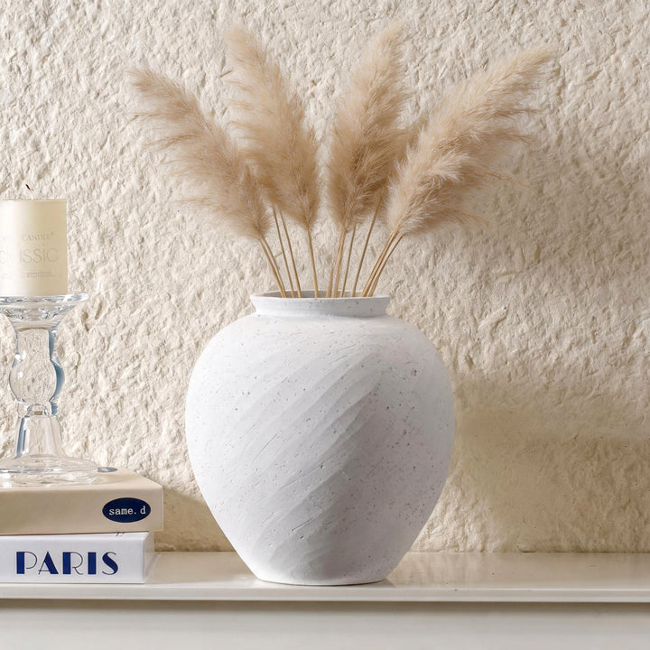 Elegant and timeless decorative vase Kalsten