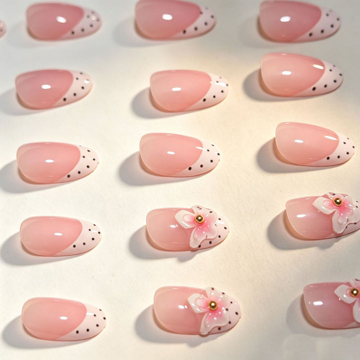 Floral Detailing Press-On Nail Art Kalsten