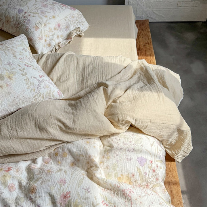 Light cotton gauze bedding set with floral pattern and ties