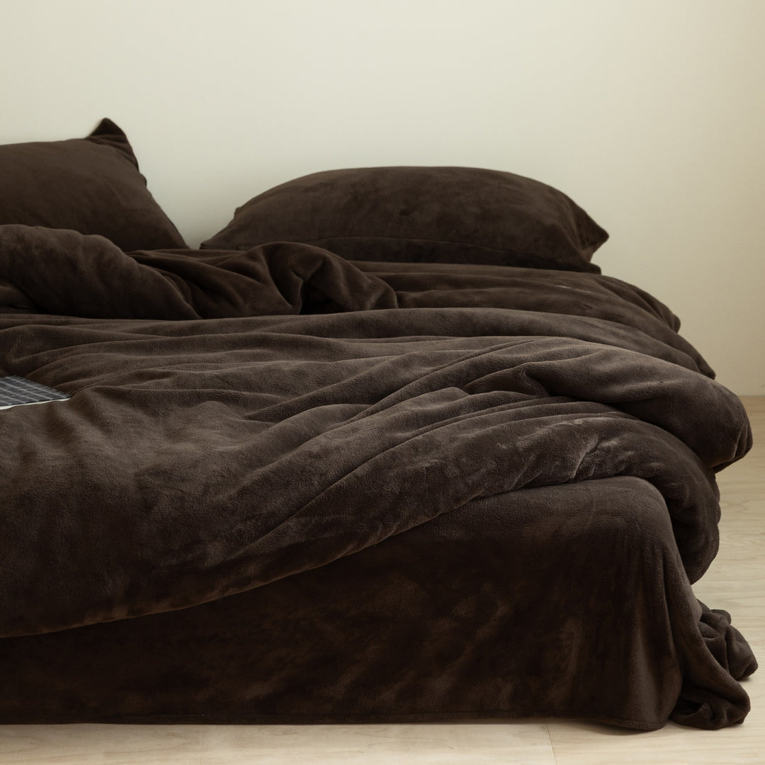 Plush bedding set with extra soft minky surface and pillowcases