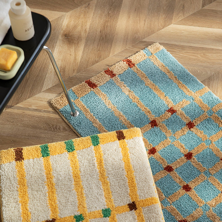 High-pile bath mat with geometric check tufting