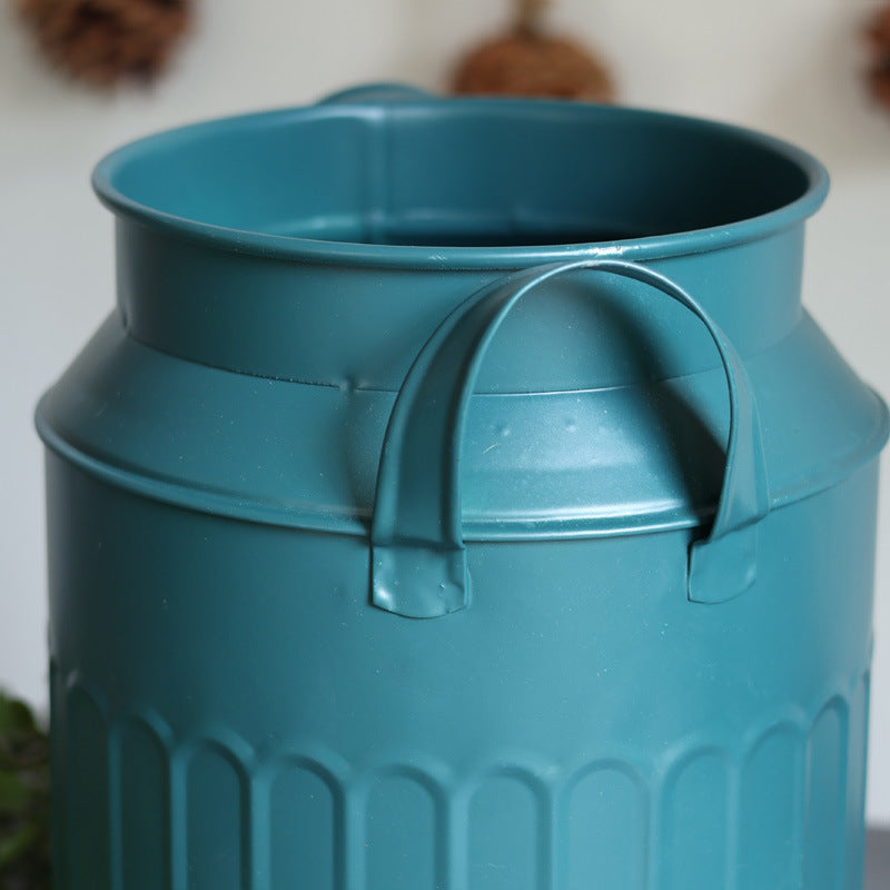 Stylish metal storage unit Kalsten