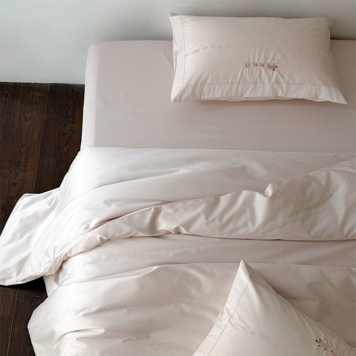 Finely woven cotton bedding set with embroidered animal border