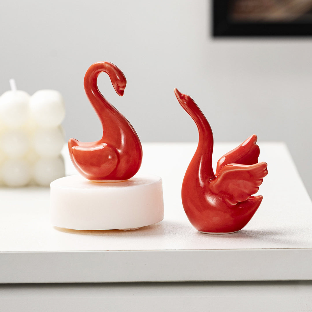 Curved Ceramic Figure Kalsten