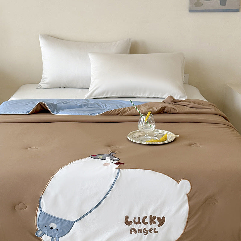 Reversible quilted bedspread with embroidered bear motif and light filling