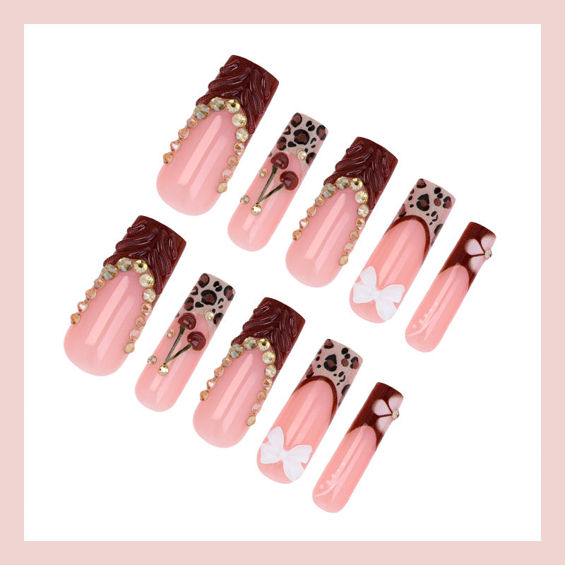 Artificial nail set with extravagant designs Kalsten