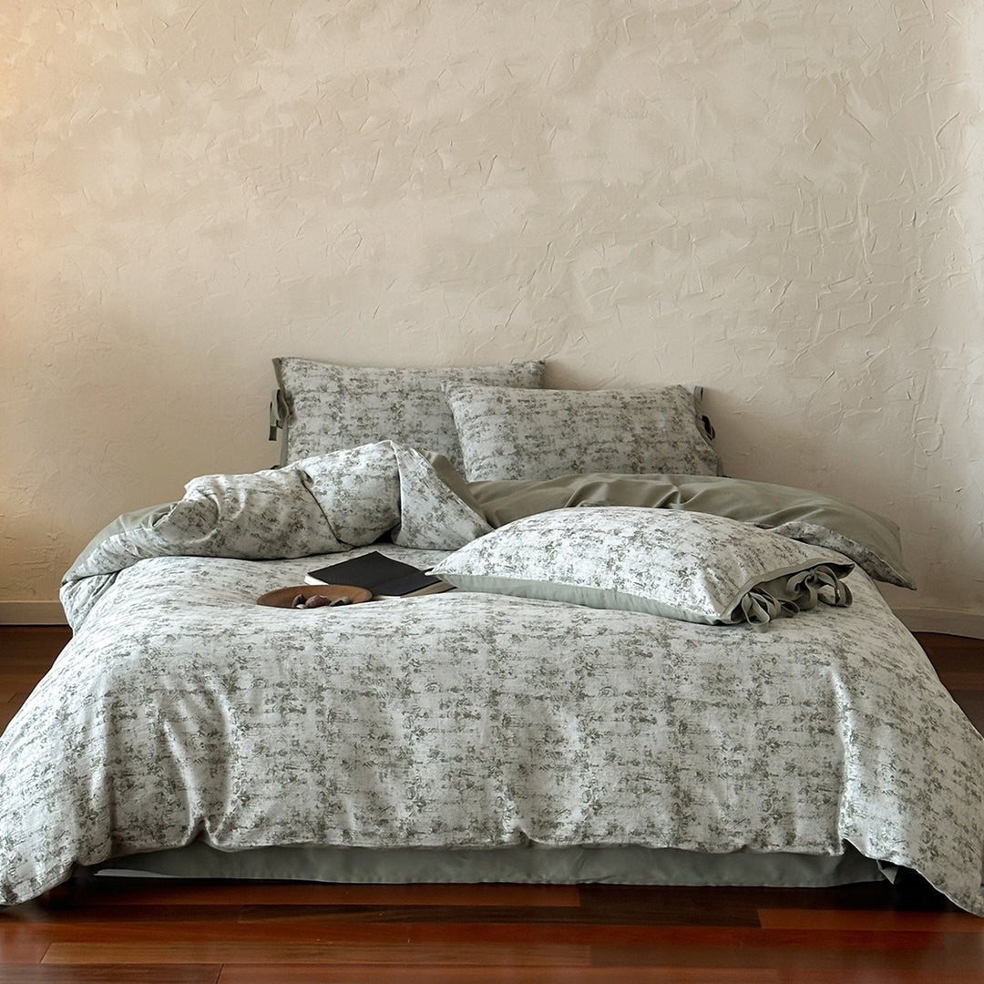 Luxurious bedding set made of cotton satin with floral vintage pattern