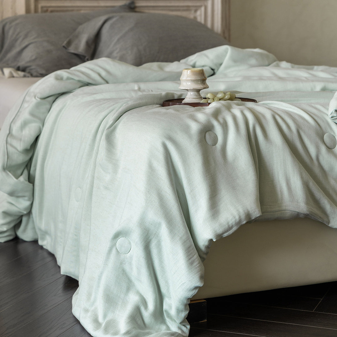 Linen duvet cover with natural washed look and concealed button closure