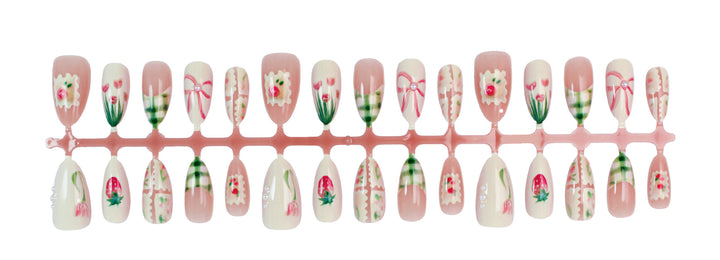 Artificial nail set with elegant floral and fashionable accents Kalsten