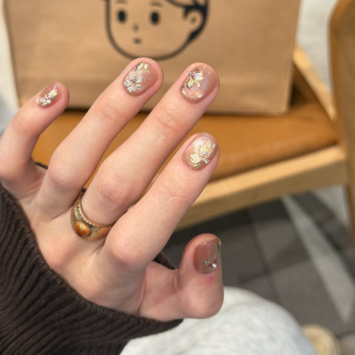 Elegant Floral Design Press-On Nail Set