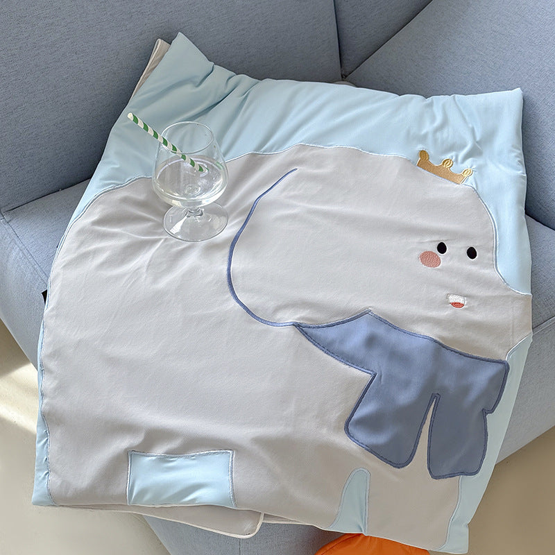 Reversible quilted bedspread with embroidered bear motif and light filling