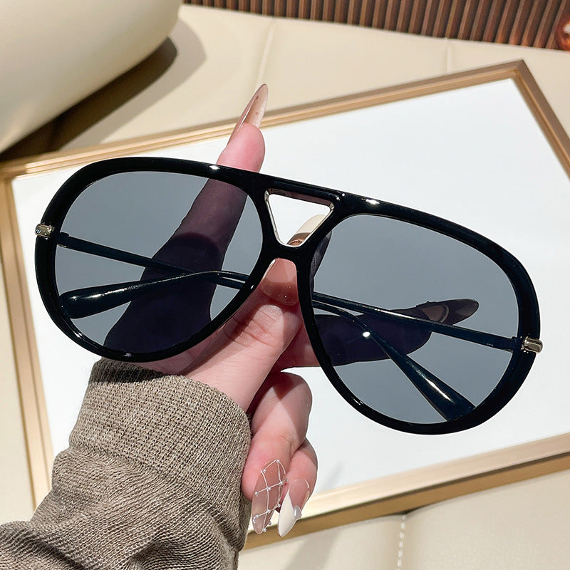 Ladies' sunglasses in an extravagant design with striking lenses Kalsten