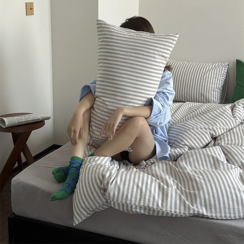 Striped cotton-linen bedding set with breathable, softly washed surface and zipper