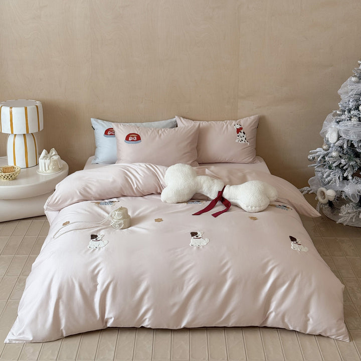 Reversible children's bedding set with embroidered dog motifs and silky soft cotton satin