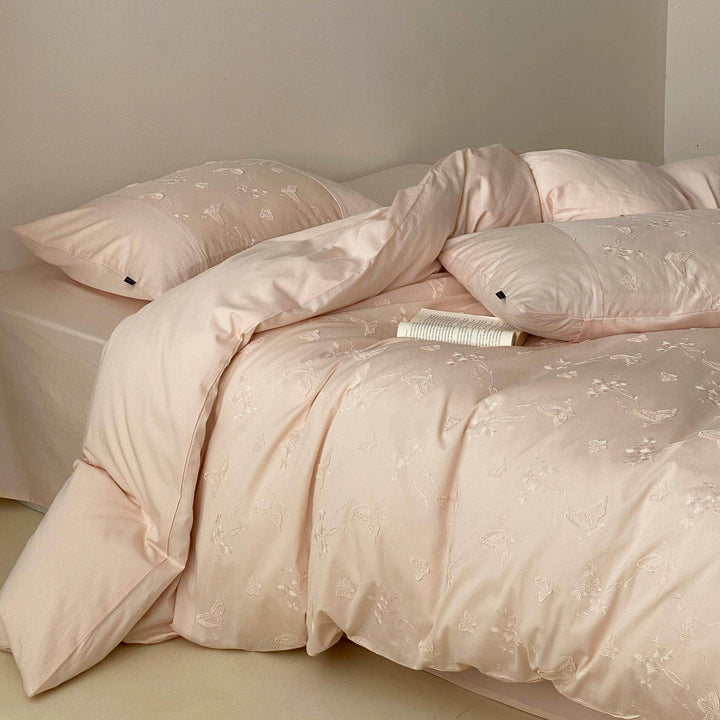 Ruffled bedding set made of cotton jacquard with medallion relief