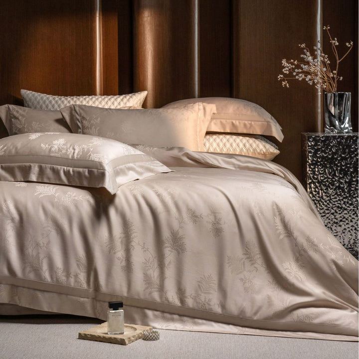 Luxurious satin jacquard bedding set with fine damask pattern and Oxford pillow